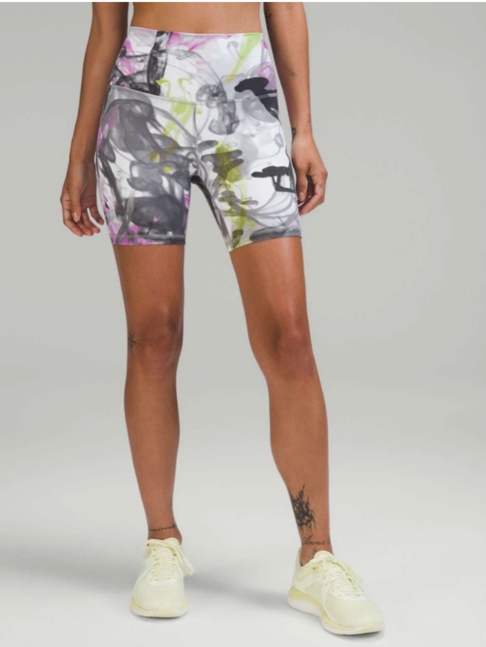 Lululemon Throwback Print Align
Graffiti High-Rise Short 6"
Unicorn Size 12